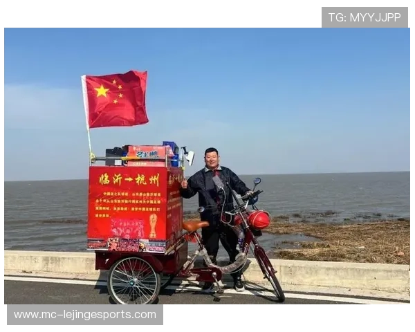 足球明星驾三轮车创意瞬间引发热议 运动与幽默完美融合